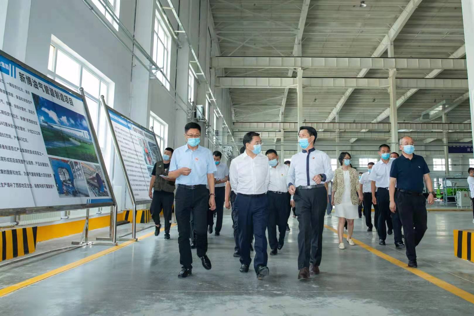 新疆维吾尔族自治区党委常委、、自治区常务副主席陈伟俊莅临集团阿拉山口汽车公司调研考察