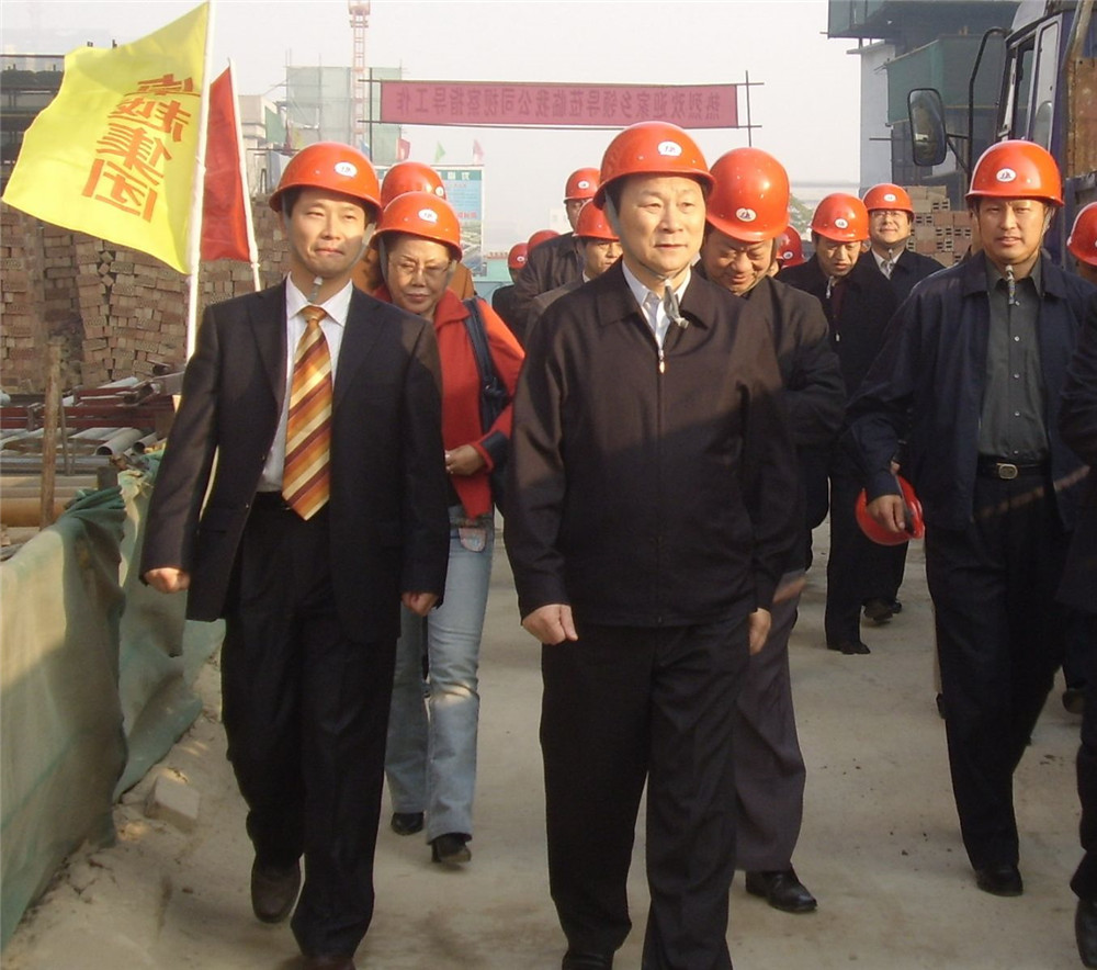 12湖北省副省长赵斌在刘雁飞的陪同下视察bbin宝盈公司在西安的建设现场